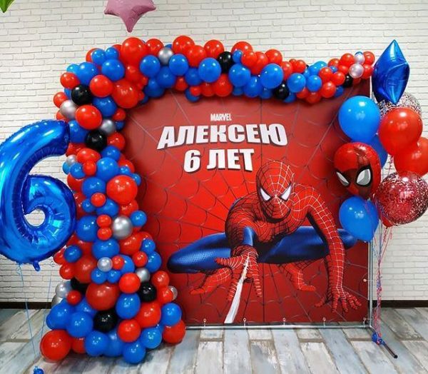 Фотозона из шаров «Человек Паук»