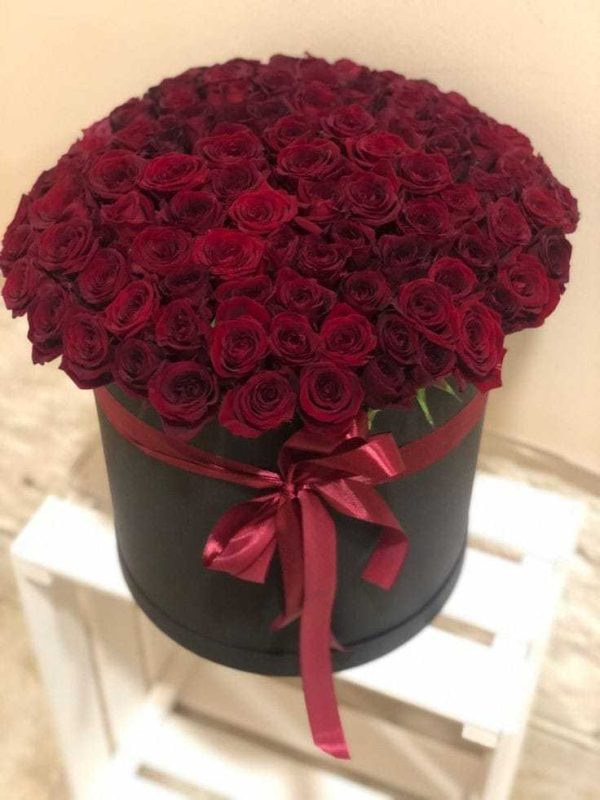 Розы бордовые в шляпной коробке (AirBoxFlowers) модель-1